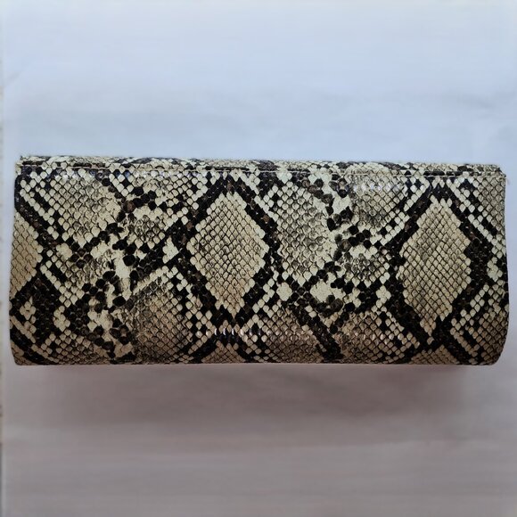 Faux Snakeskin Clutch Purse w/Chain Strap - Picture 5 of 7